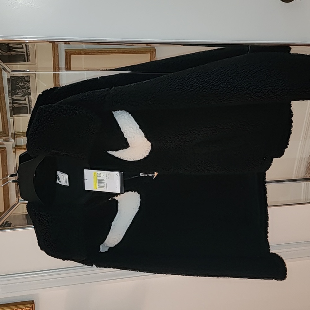 NWT Nike women's black/white Sherpa zippered jacket size small Retails $120